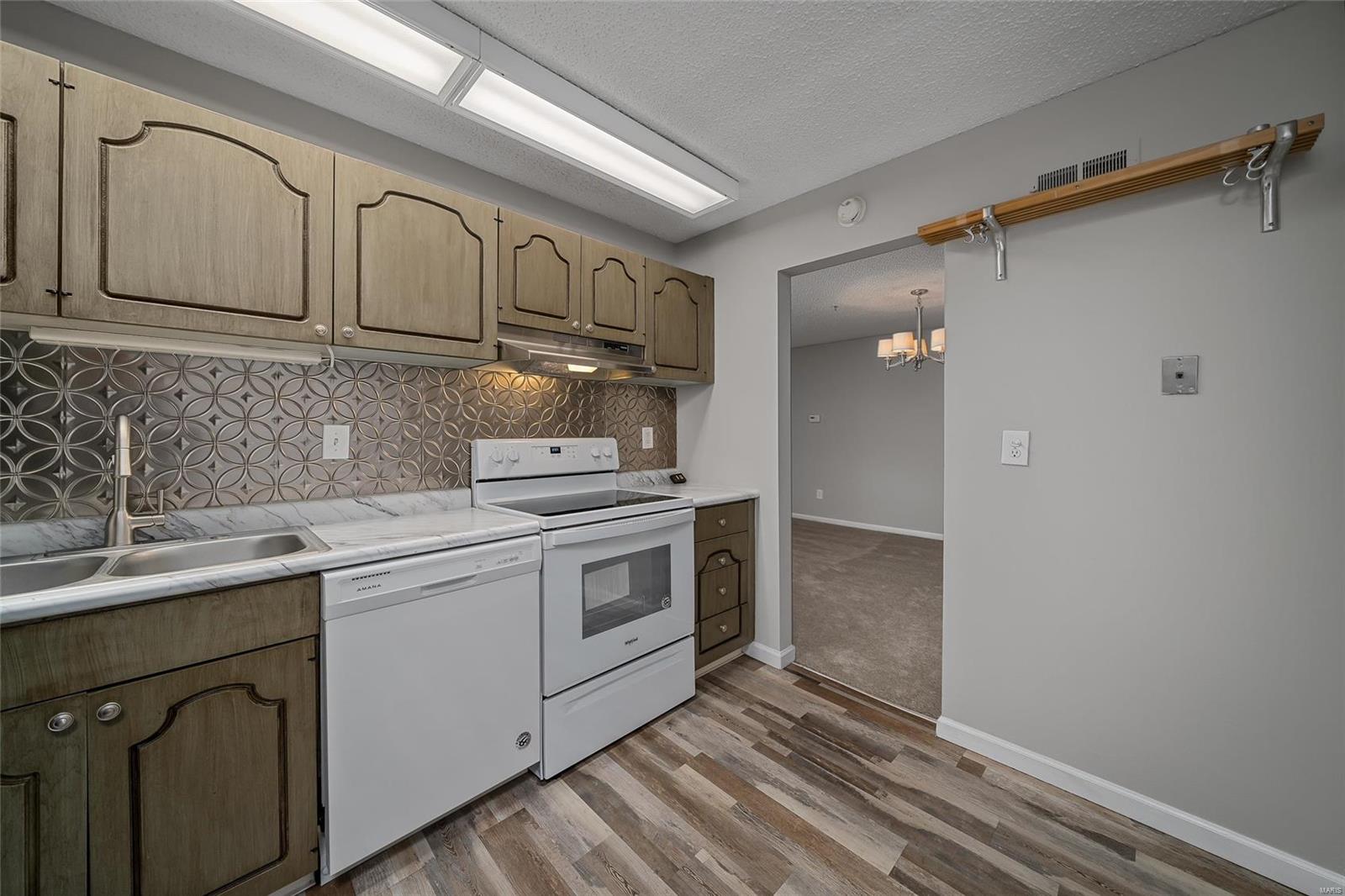 Carriage House Manor Condo Ph - Residential