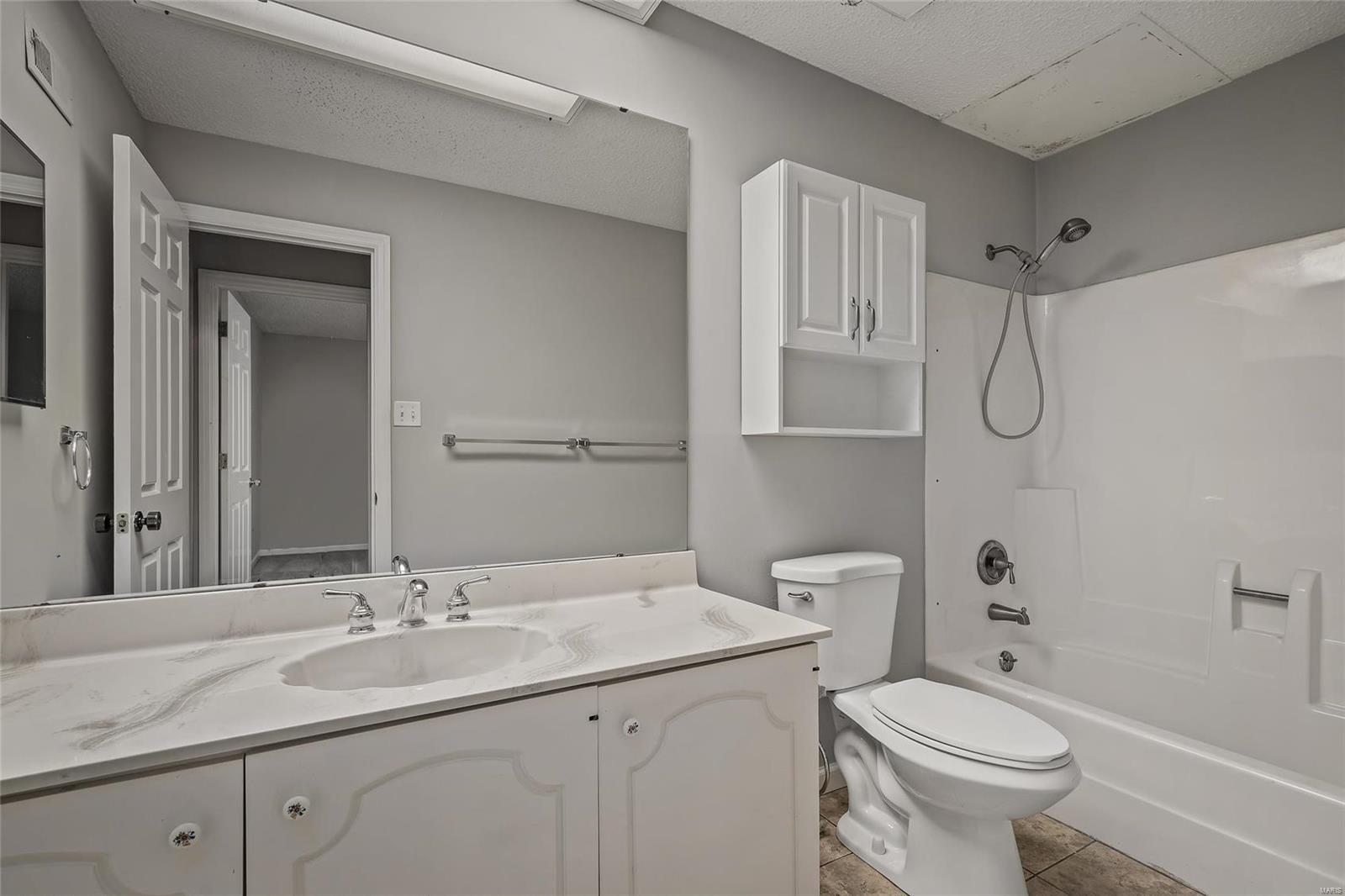 Carriage House Manor Condo Ph - Residential