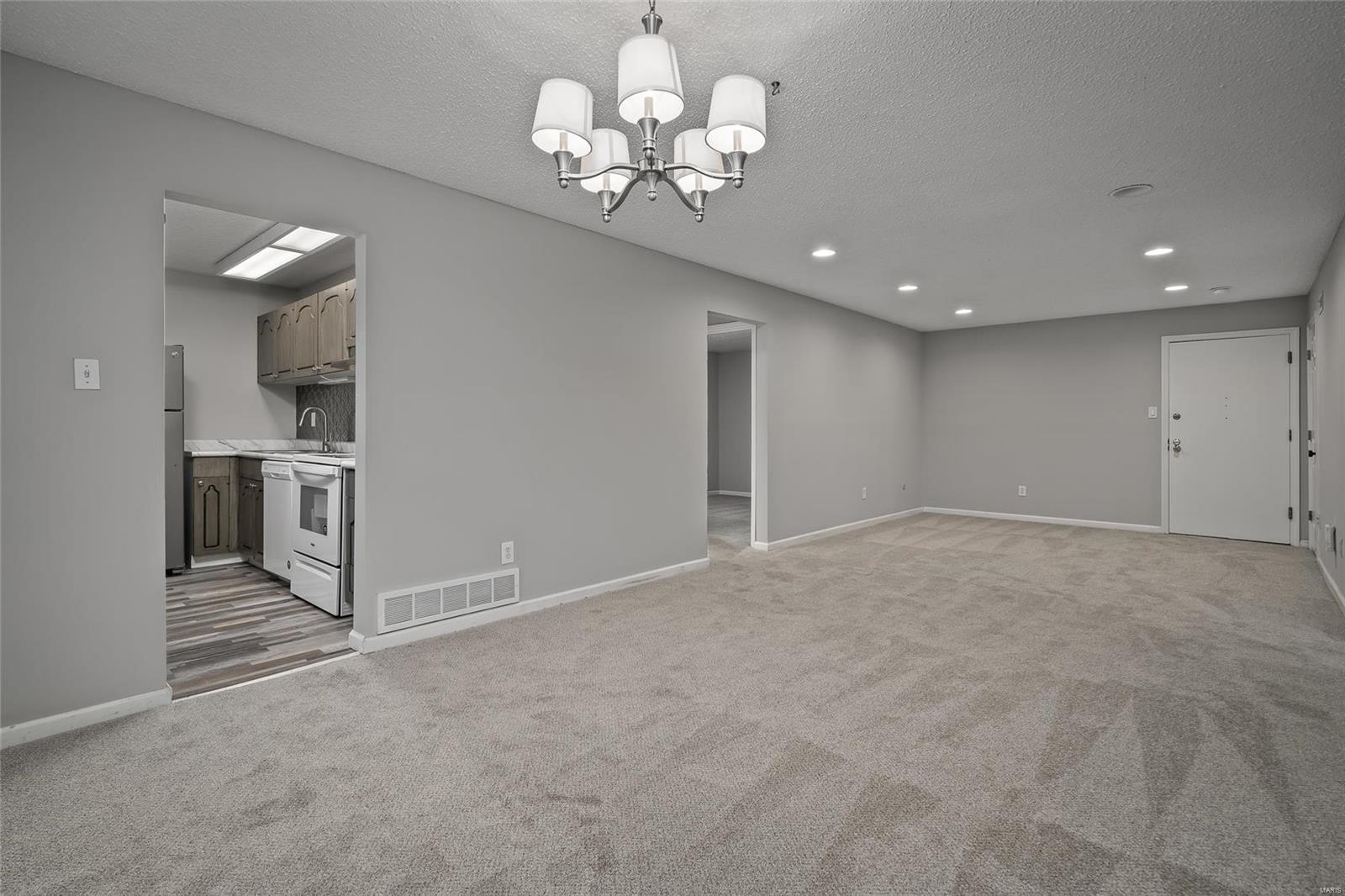 Carriage House Manor Condo Ph - Residential