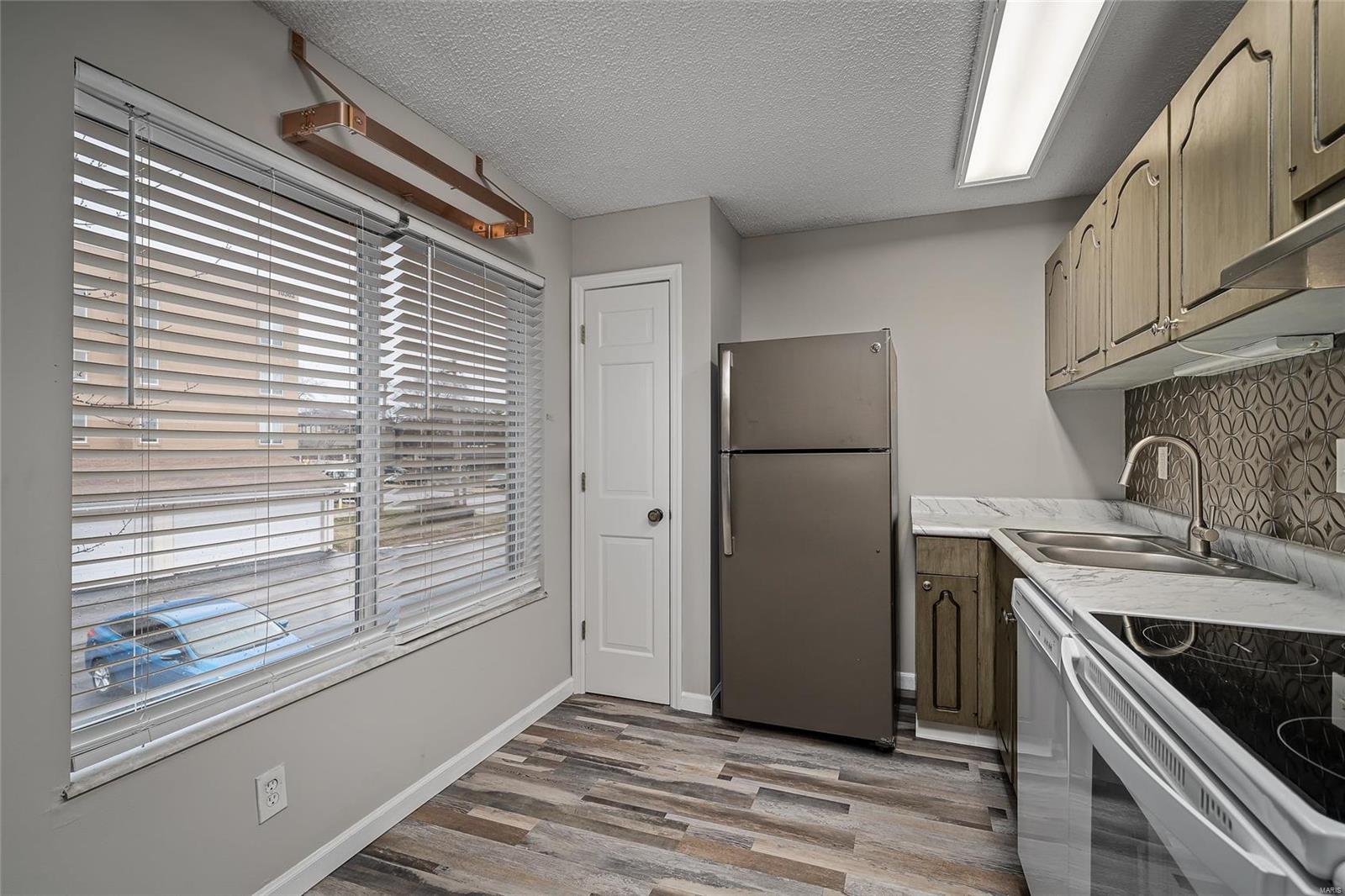 Carriage House Manor Condo Ph - Residential