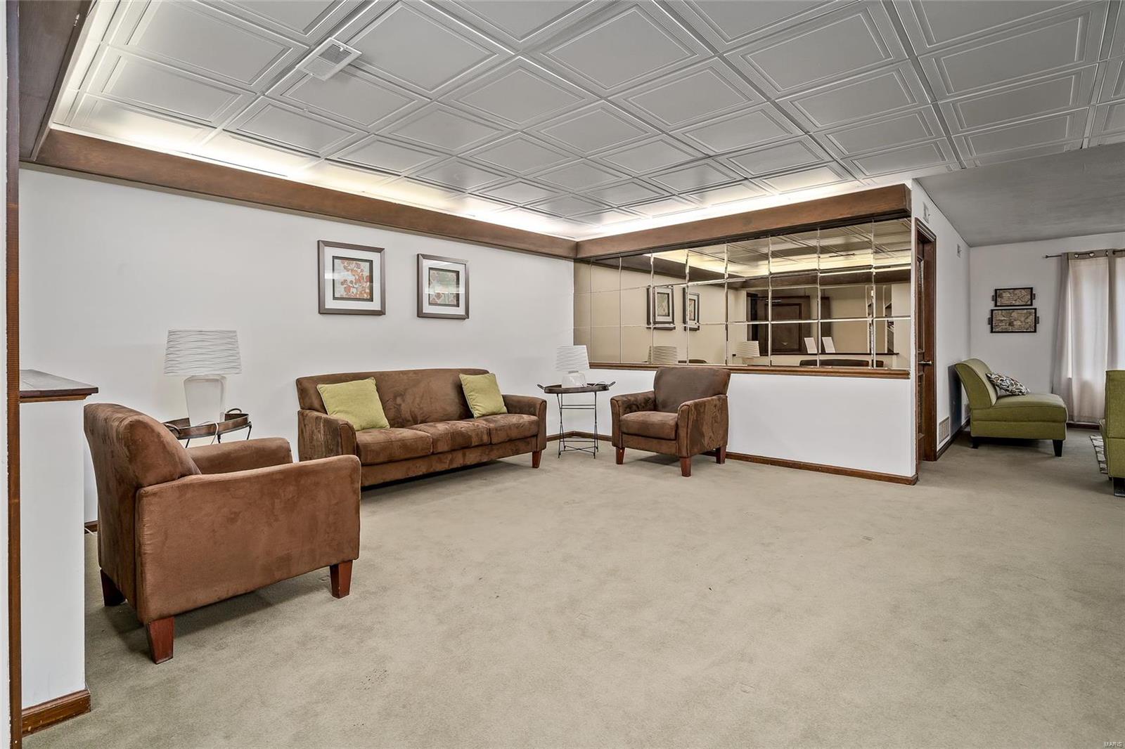 Carriage House Manor Condo Ph - Residential
