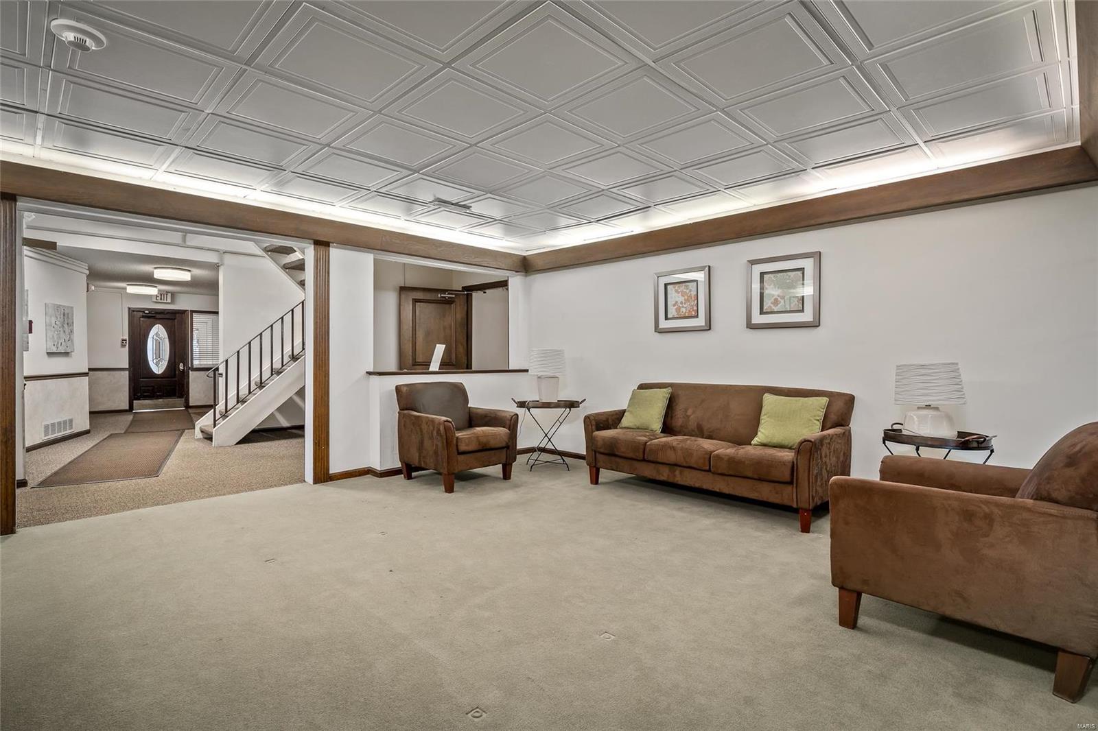 Carriage House Manor Condo Ph - Residential