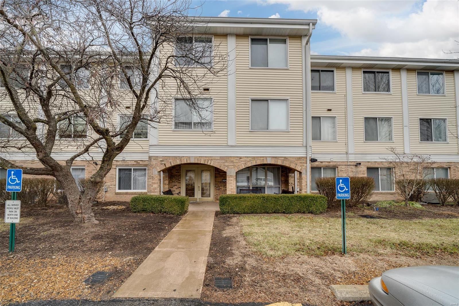 Carriage House Manor Condo Ph - Residential