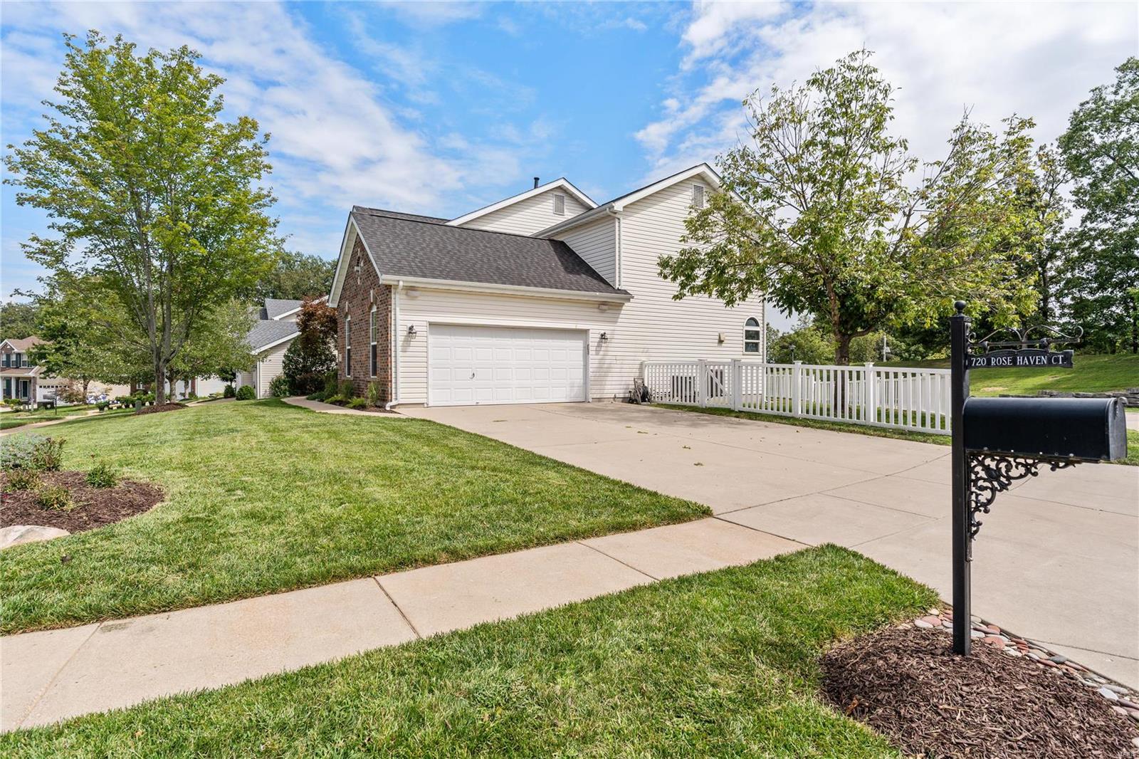 Ballwin, Missouri 63021, United States, 4 Bedrooms Bedrooms, ,4 BathroomsBathrooms,Residential,Pending,36989