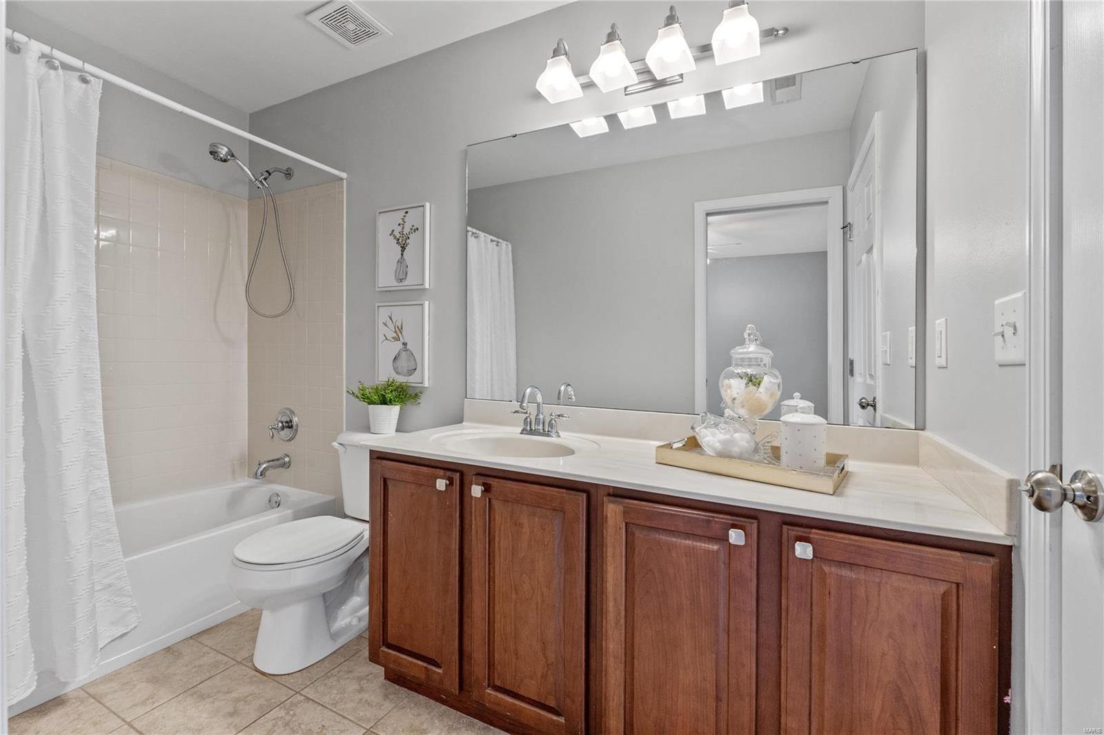 Ballwin, Missouri 63021, United States, 4 Bedrooms Bedrooms, ,4 BathroomsBathrooms,Residential,Pending,36989