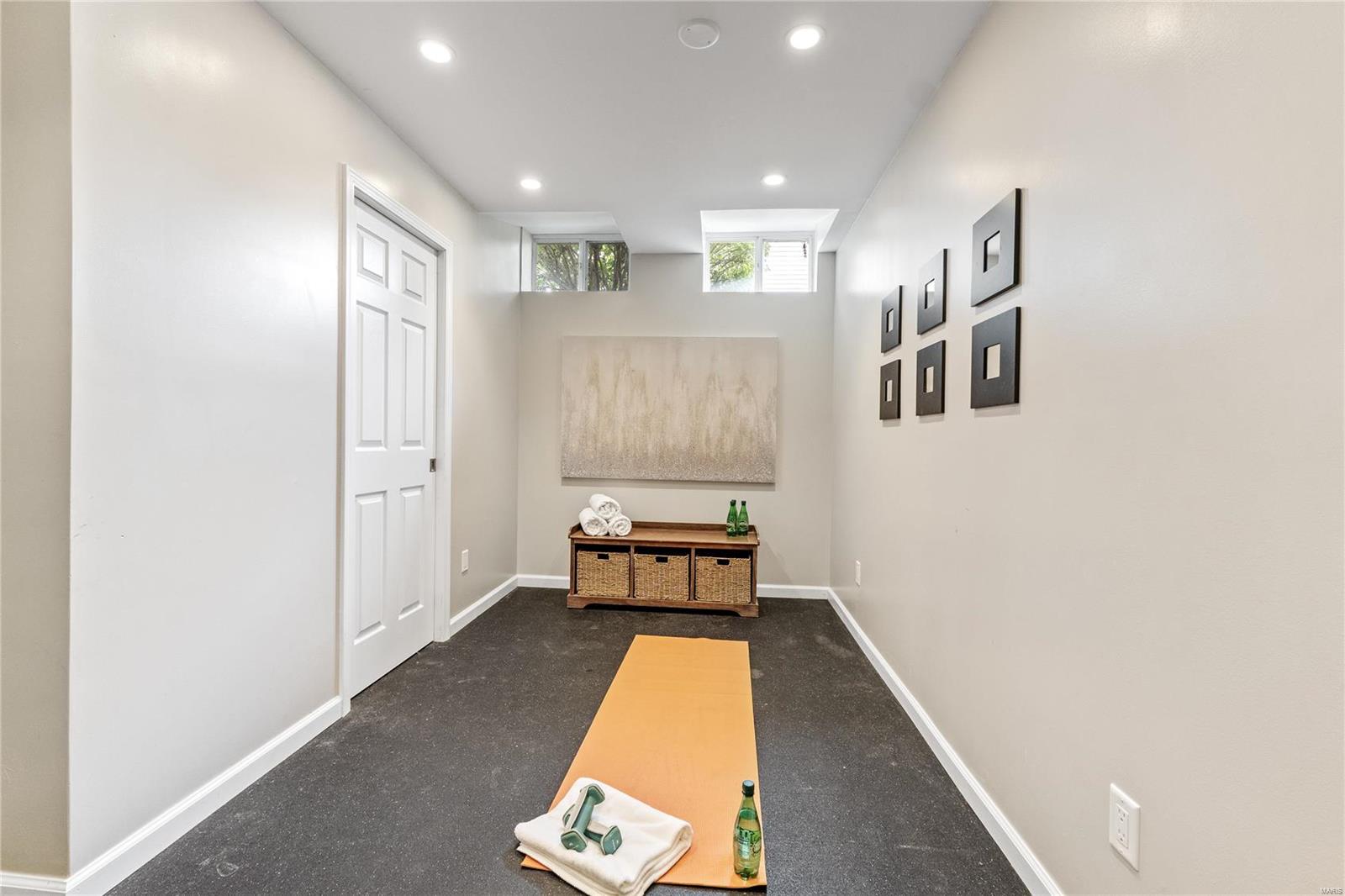 Ballwin, Missouri 63021, United States, 4 Bedrooms Bedrooms, ,4 BathroomsBathrooms,Residential,Pending,36989