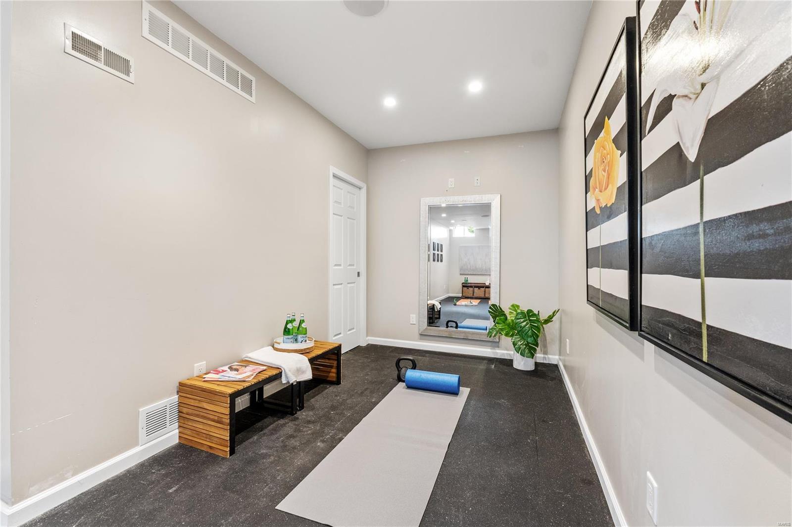 Ballwin, Missouri 63021, United States, 4 Bedrooms Bedrooms, ,4 BathroomsBathrooms,Residential,Pending,36989