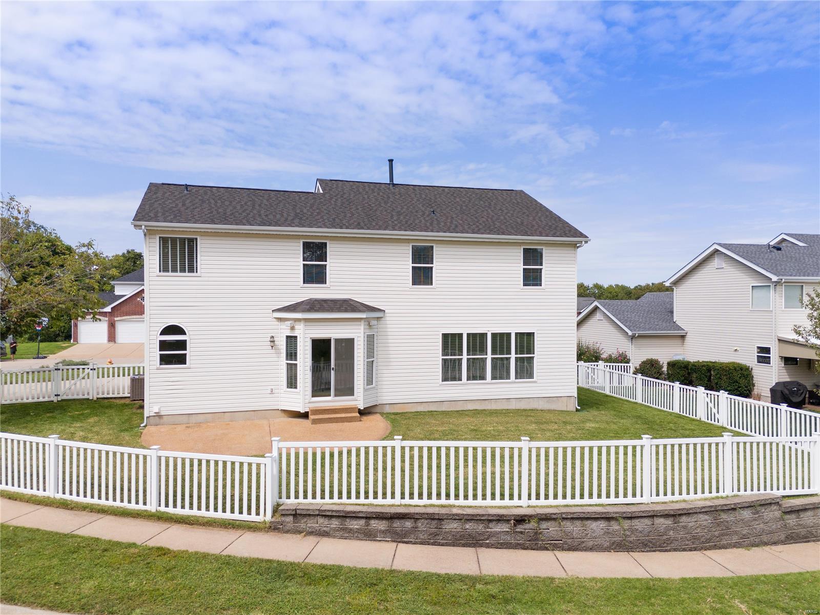 Ballwin, Missouri 63021, United States, 4 Bedrooms Bedrooms, ,4 BathroomsBathrooms,Residential,Pending,36989