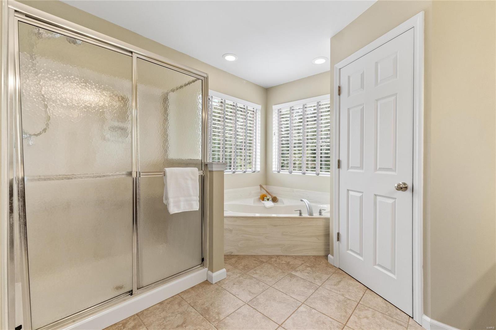 Ballwin, Missouri 63021, United States, 4 Bedrooms Bedrooms, ,4 BathroomsBathrooms,Residential,Pending,36989