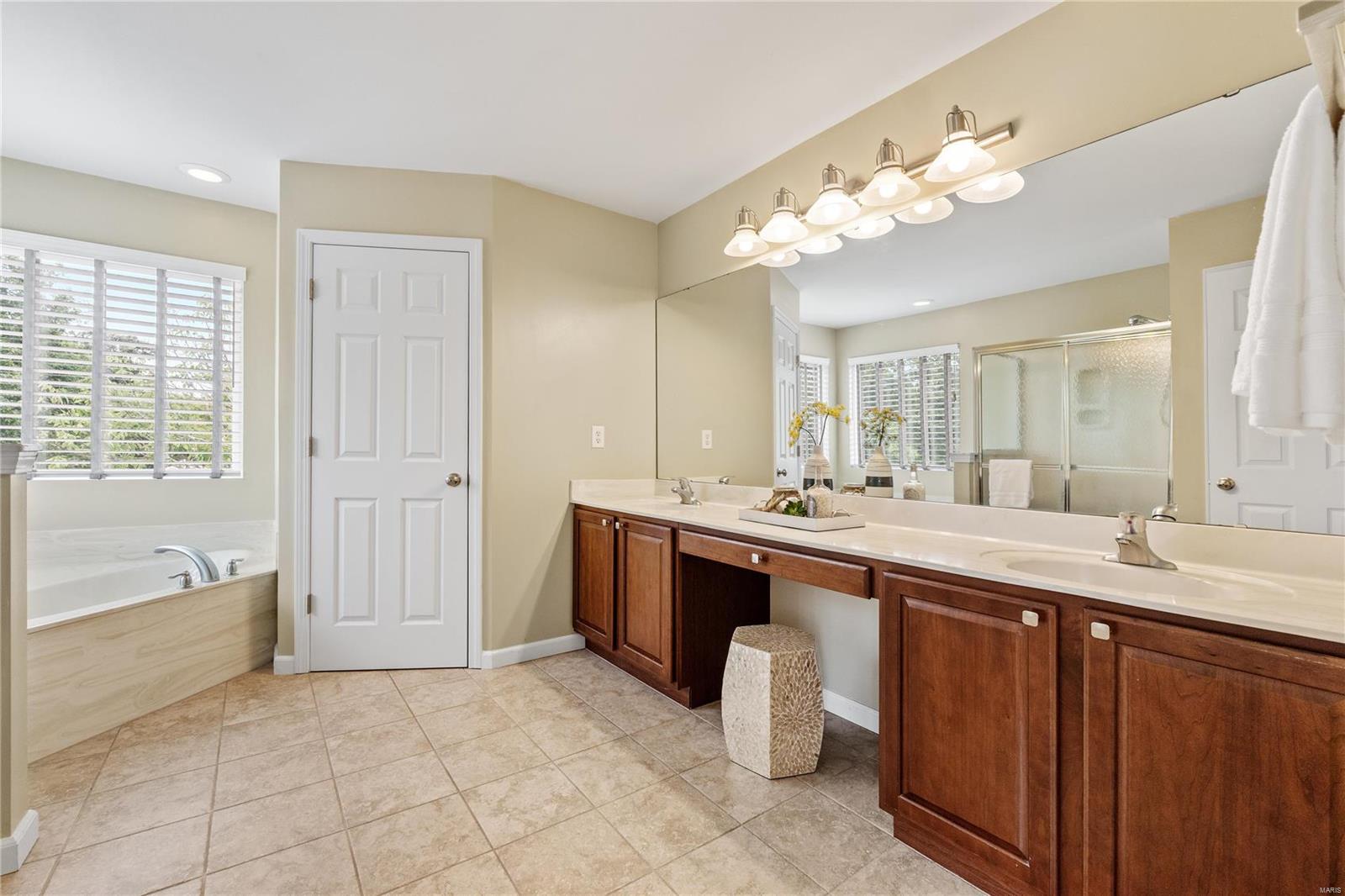 Ballwin, Missouri 63021, United States, 4 Bedrooms Bedrooms, ,4 BathroomsBathrooms,Residential,Pending,36989