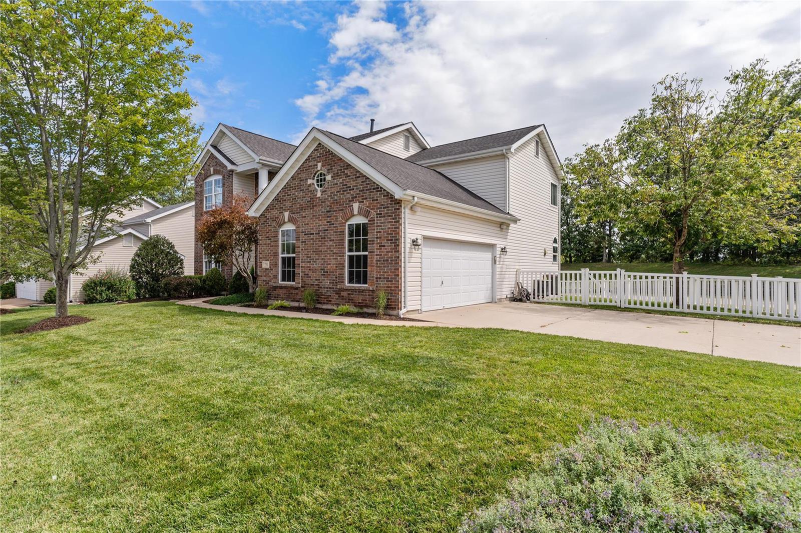 Ballwin, Missouri 63021, United States, 4 Bedrooms Bedrooms, ,4 BathroomsBathrooms,Residential,Pending,36989