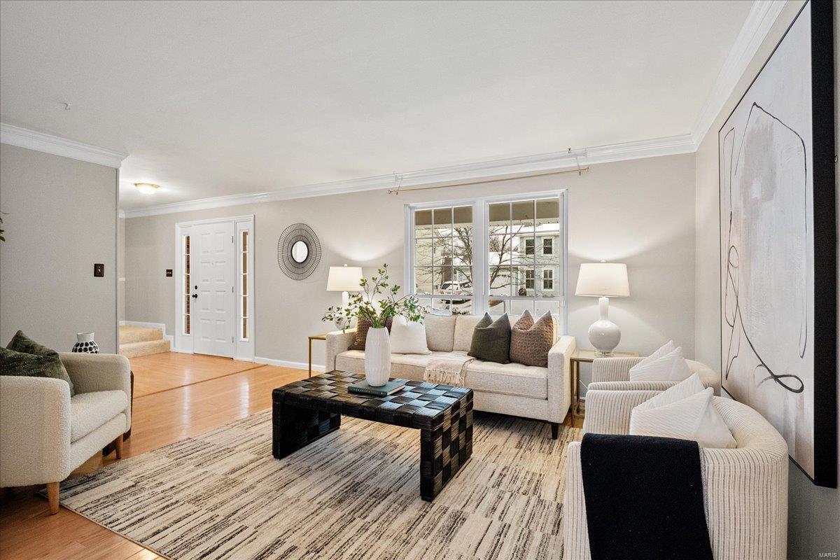 Ballwin, Missouri 63021, United States, 5 Bedrooms Bedrooms, ,3 BathroomsBathrooms,Residential,Pending,77619