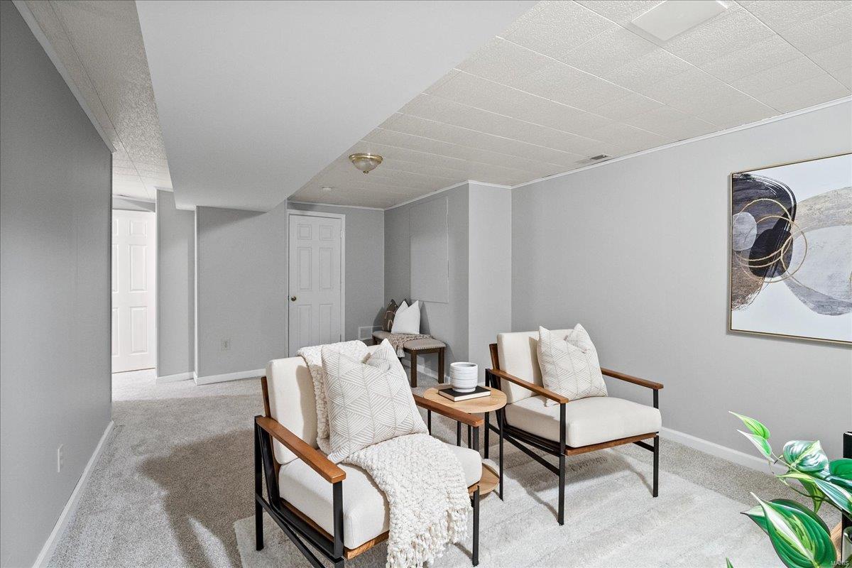 Ballwin, Missouri 63021, United States, 5 Bedrooms Bedrooms, ,3 BathroomsBathrooms,Residential,Pending,77619