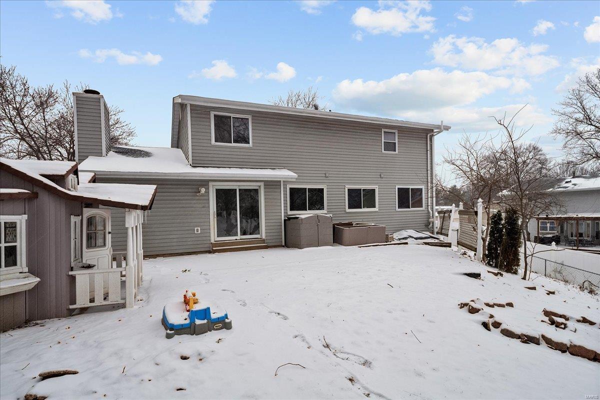 Ballwin, Missouri 63021, United States, 5 Bedrooms Bedrooms, ,3 BathroomsBathrooms,Residential,Pending,77619