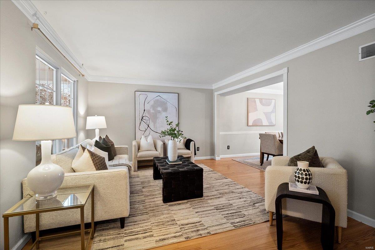 Ballwin, Missouri 63021, United States, 5 Bedrooms Bedrooms, ,3 BathroomsBathrooms,Residential,Pending,77619