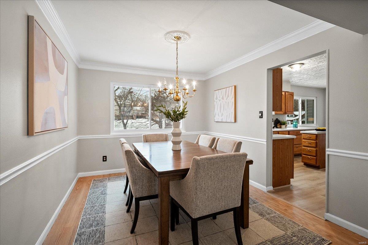 Ballwin, Missouri 63021, United States, 5 Bedrooms Bedrooms, ,3 BathroomsBathrooms,Residential,Pending,77619