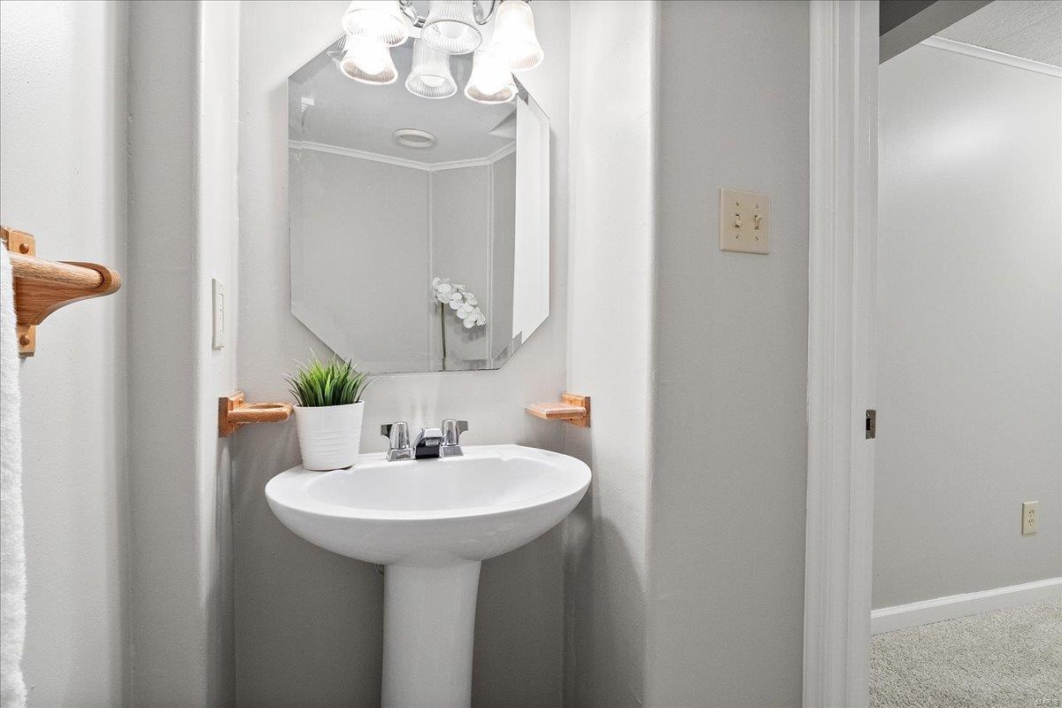 Ballwin, Missouri 63021, United States, 5 Bedrooms Bedrooms, ,3 BathroomsBathrooms,Residential,Pending,77619