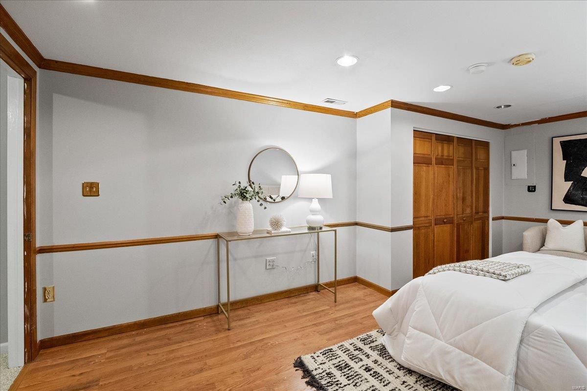 Ballwin, Missouri 63021, United States, 5 Bedrooms Bedrooms, ,3 BathroomsBathrooms,Residential,Pending,77619