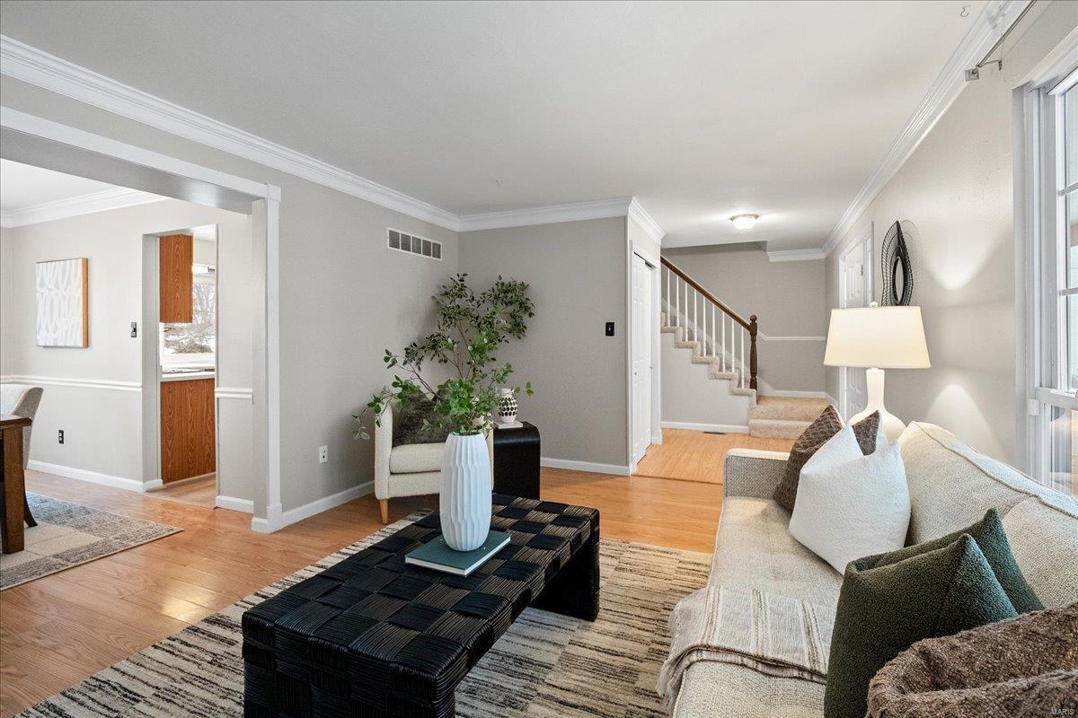 Ballwin, Missouri 63021, United States, 5 Bedrooms Bedrooms, ,3 BathroomsBathrooms,Residential,Pending,77619