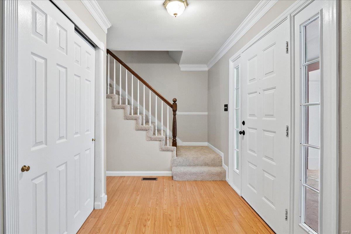 Ballwin, Missouri 63021, United States, 5 Bedrooms Bedrooms, ,3 BathroomsBathrooms,Residential,Pending,77619