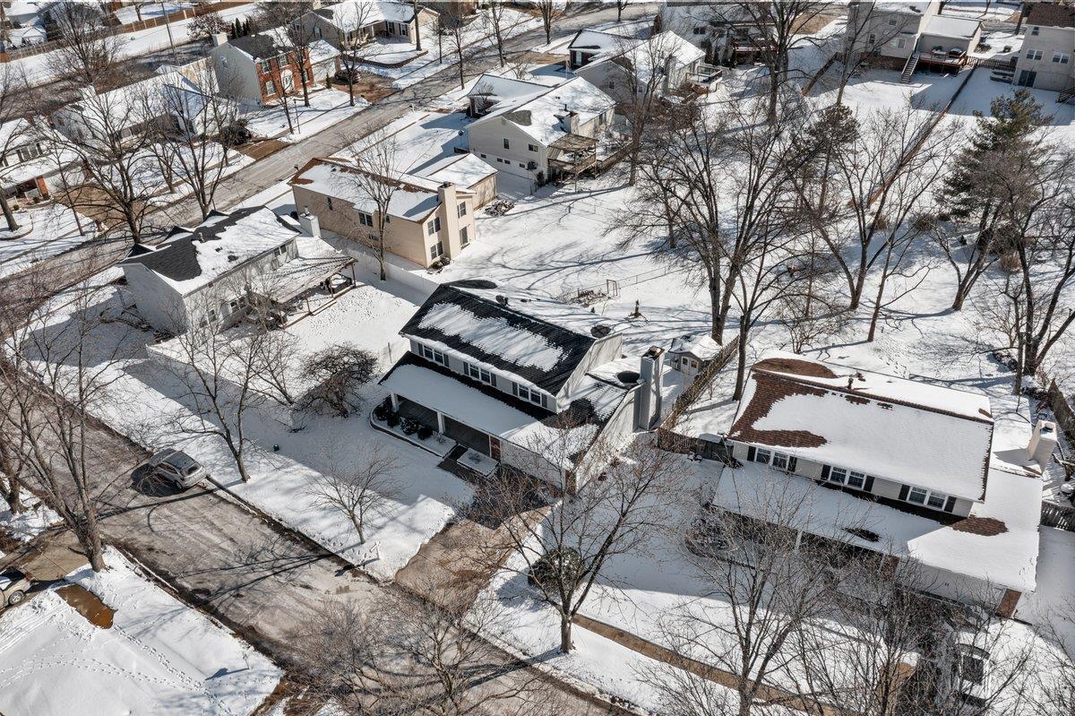 Ballwin, Missouri 63021, United States, 5 Bedrooms Bedrooms, ,3 BathroomsBathrooms,Residential,Pending,77619