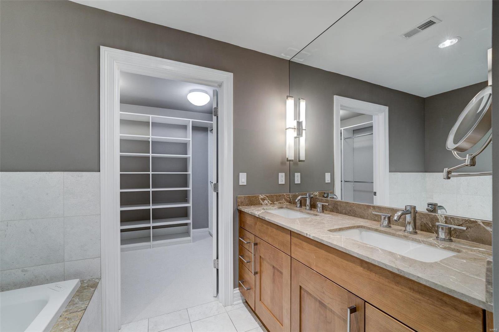 Park Plaza Residential Condo - Residential
