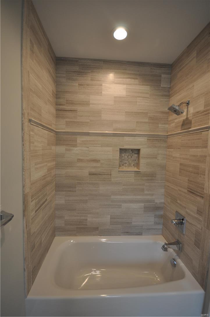 Ladue Manor - Residential