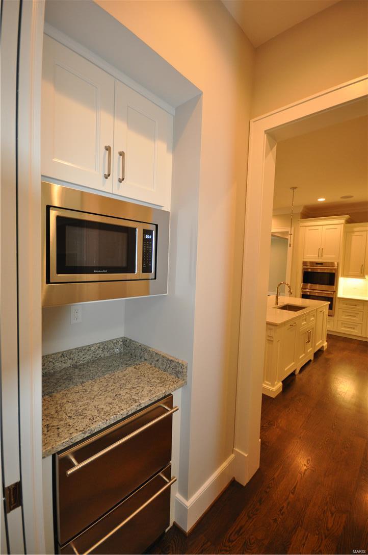 Ladue Manor - Residential