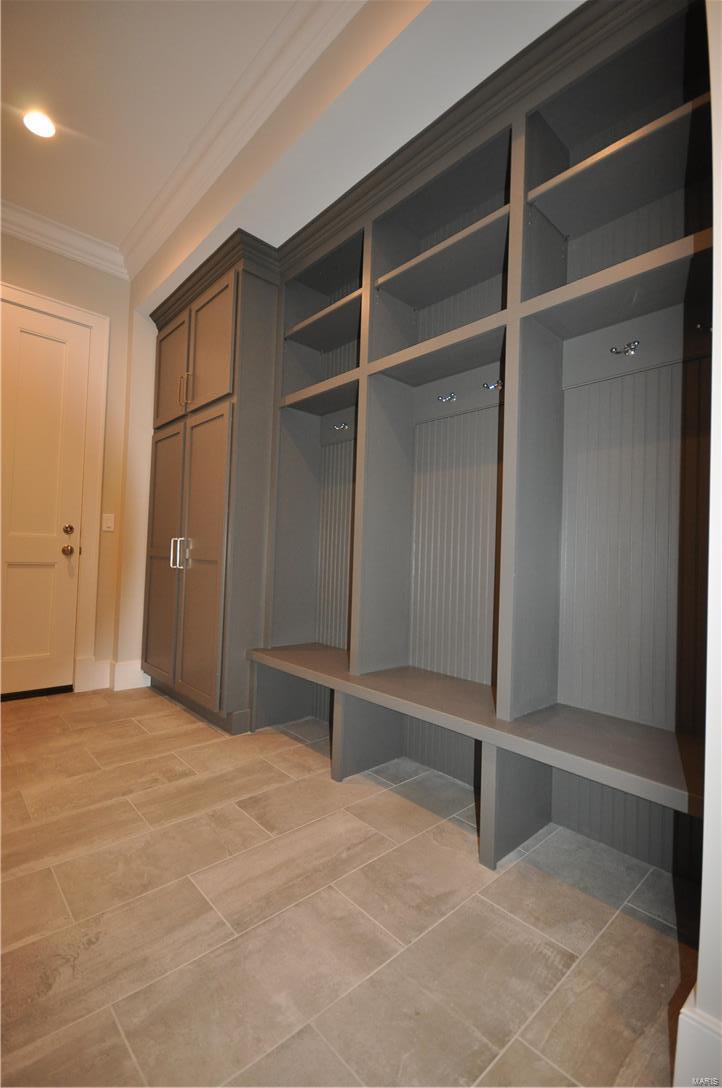 Ladue Manor - Residential