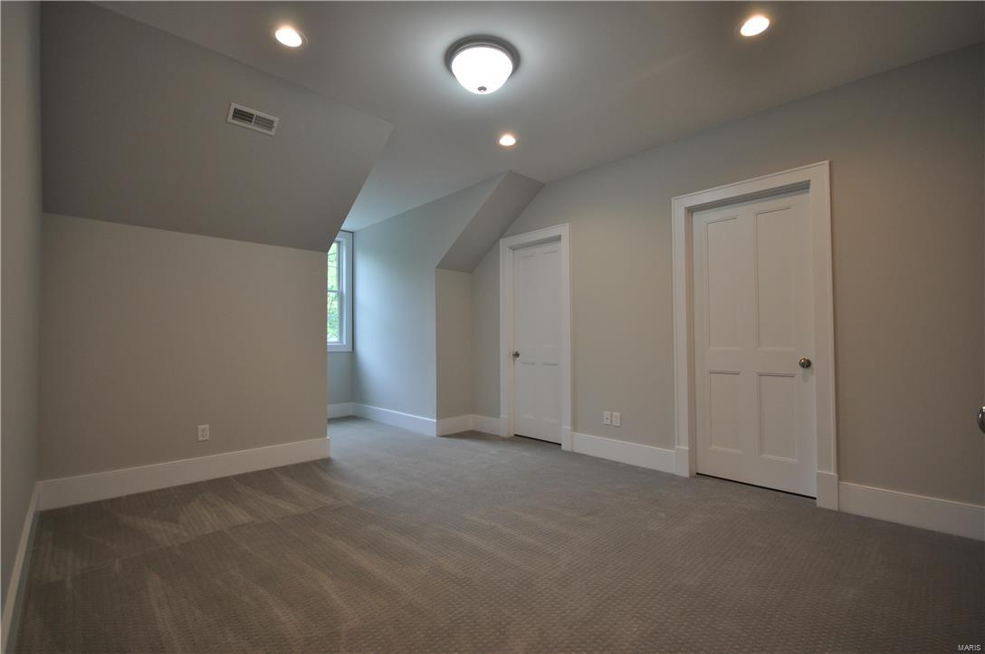 Ladue Manor - Residential