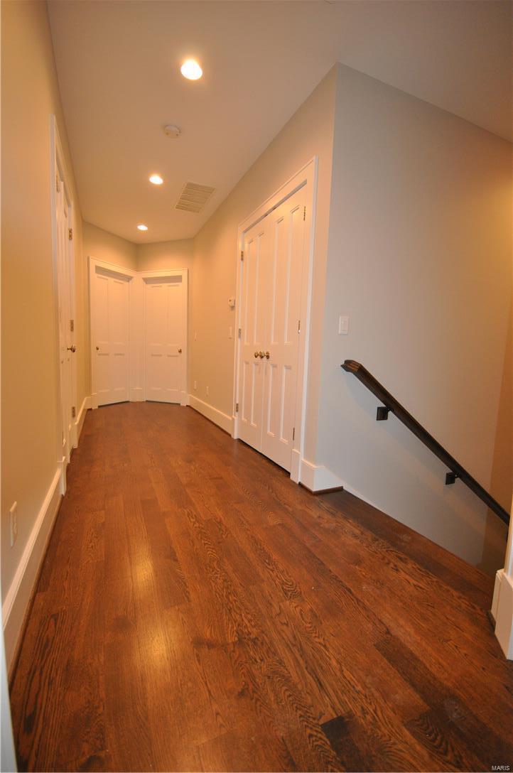 Ladue Manor - Residential