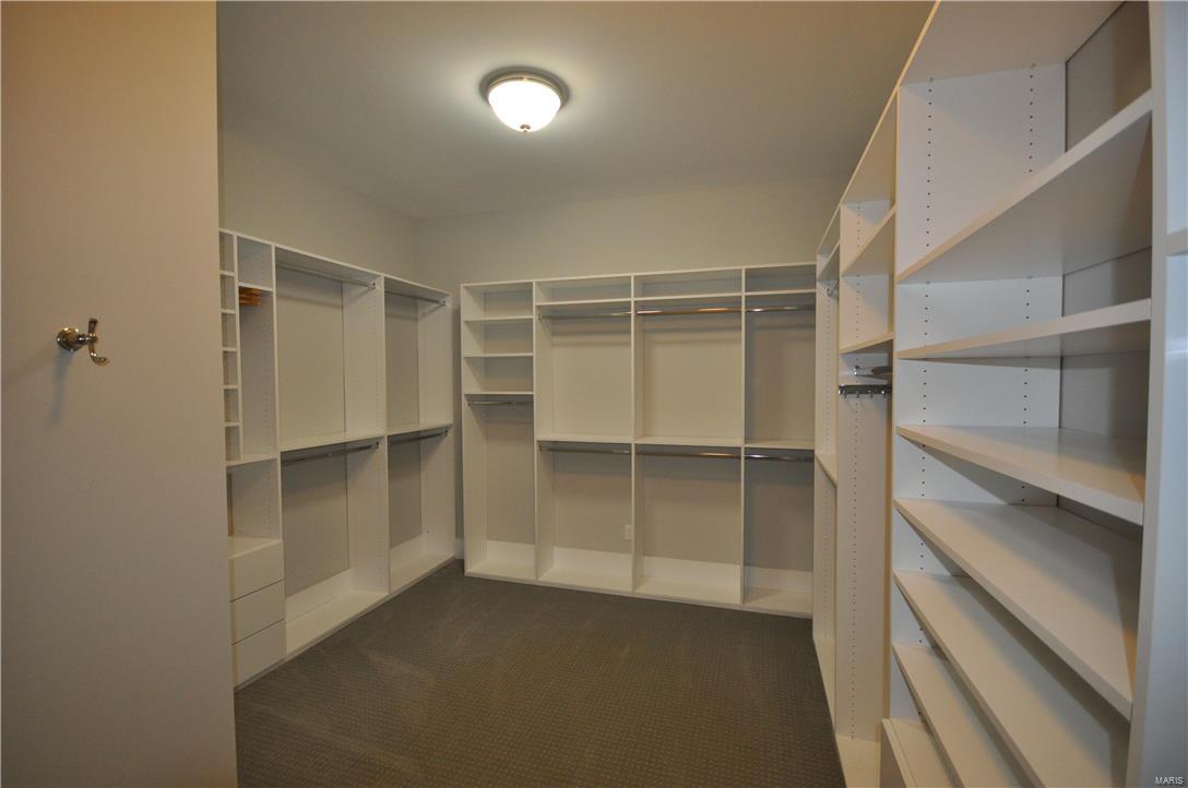 Ladue Manor - Residential