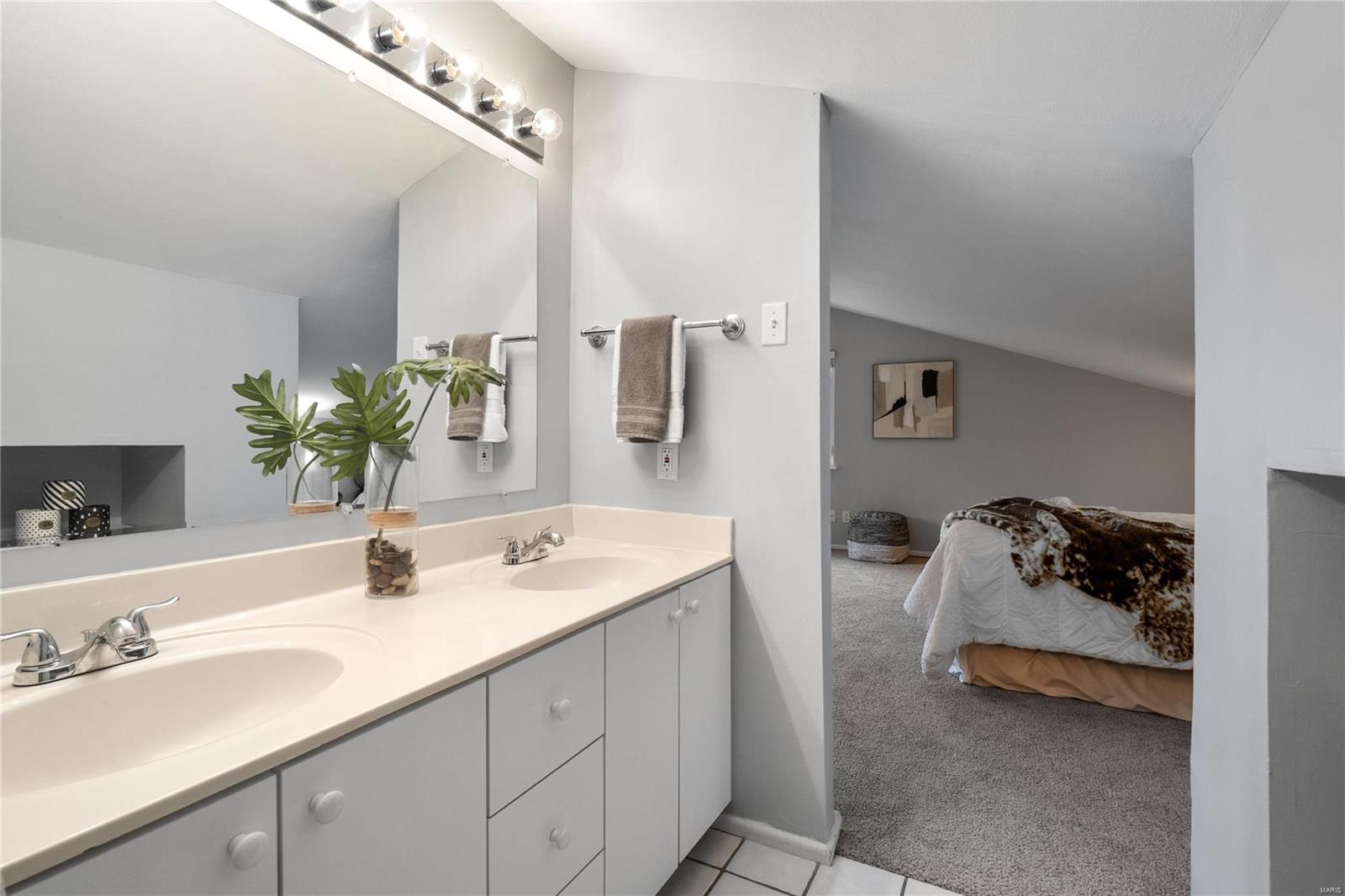 St Louis, Missouri 63130, United States, 4 Bedrooms Bedrooms, ,3 BathroomsBathrooms,Residential,Active,102620