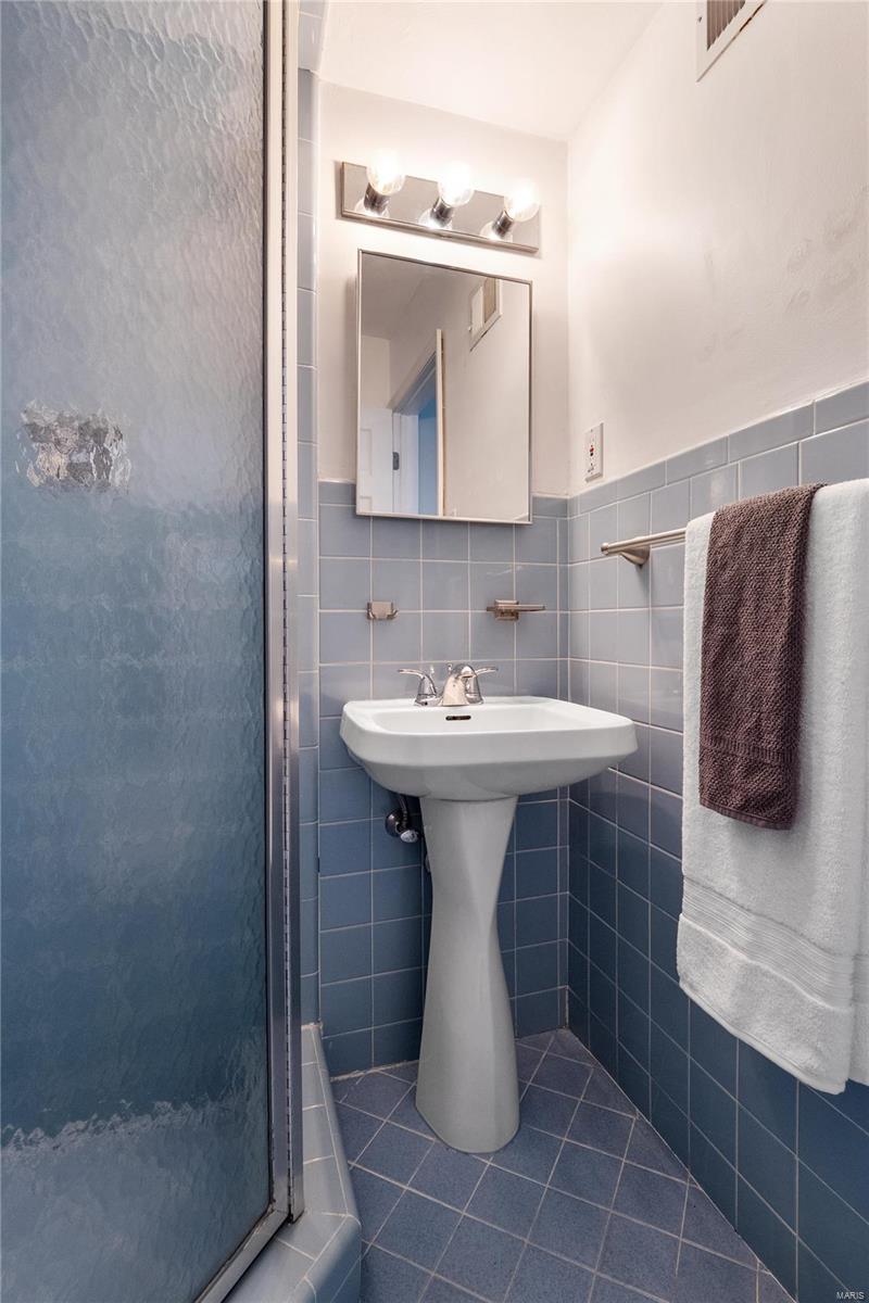 St Louis, Missouri 63130, United States, 4 Bedrooms Bedrooms, ,3 BathroomsBathrooms,Residential,Active,102620