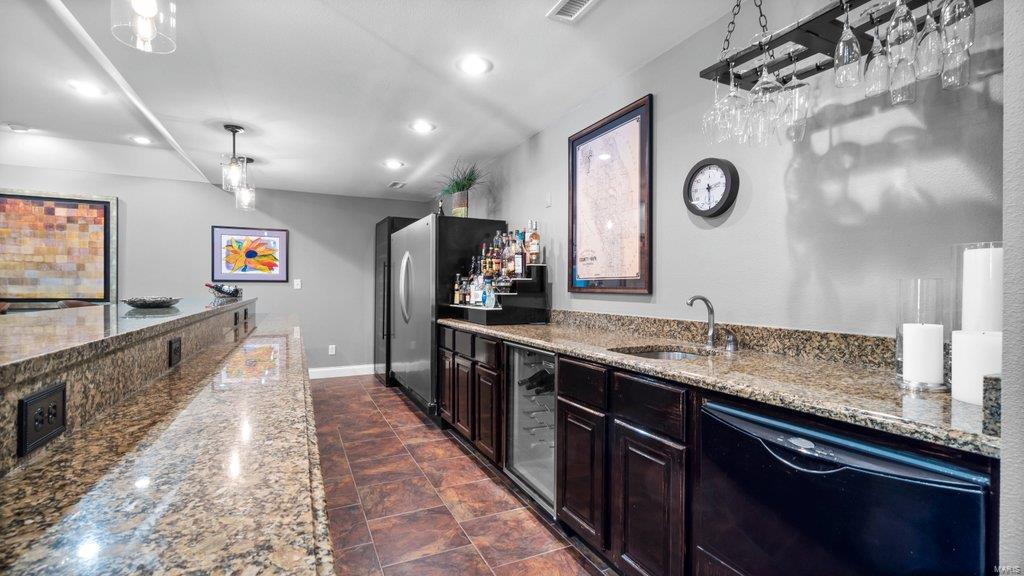 Windwood Lake Estate - Residential