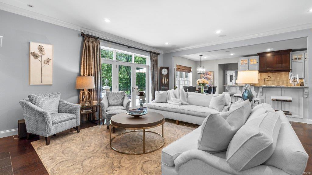 Windwood Lake Estate - Residential