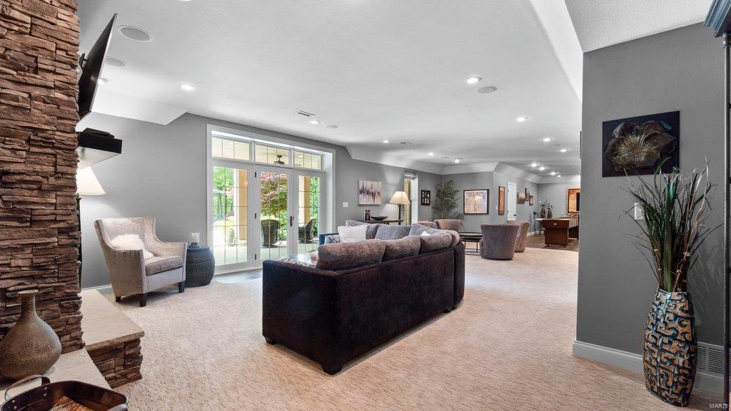 Windwood Lake Estate - Residential