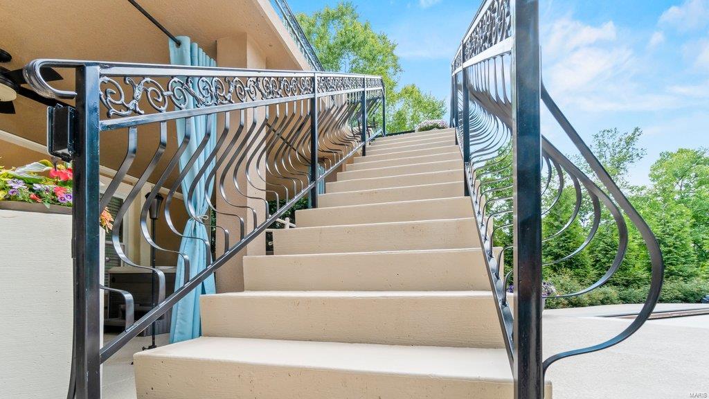 Windwood Lake Estate - Residential