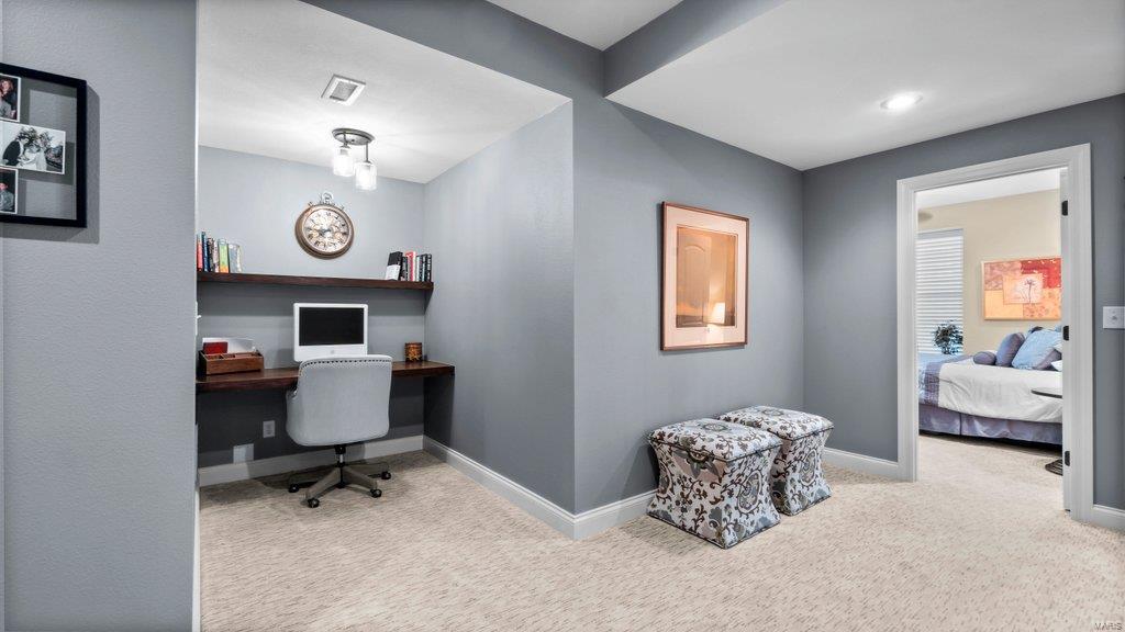 Windwood Lake Estate - Residential