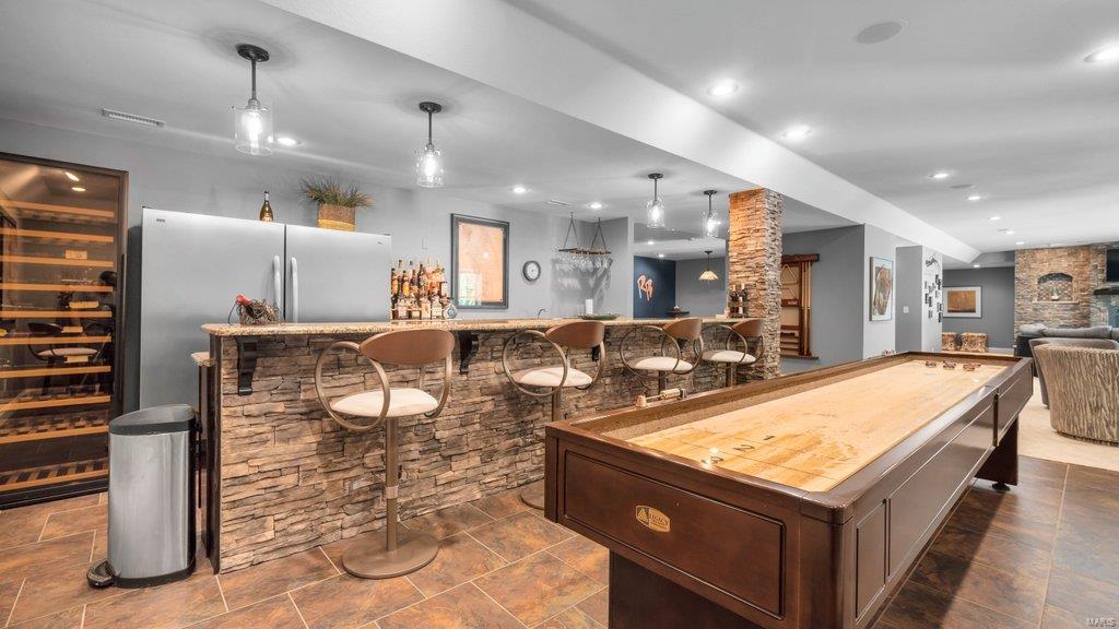 Windwood Lake Estate - Residential