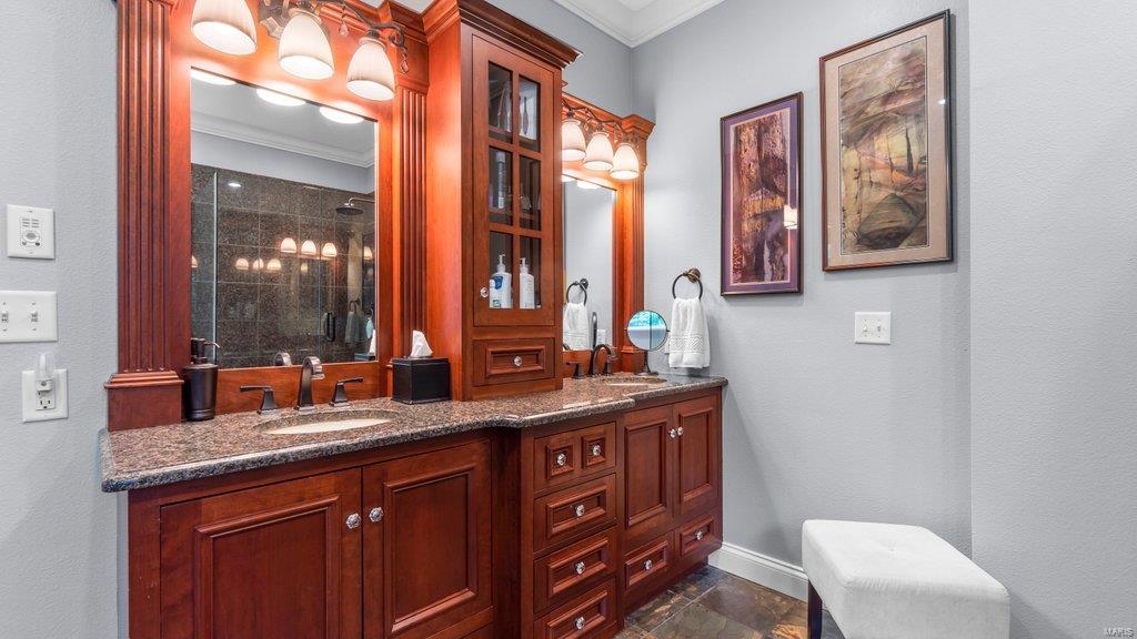 Windwood Lake Estate - Residential