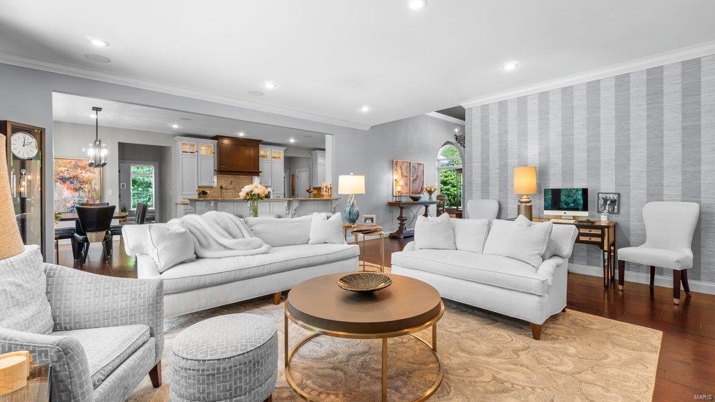 Windwood Lake Estate - Residential