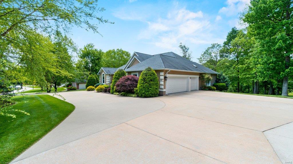 Windwood Lake Estate - Residential