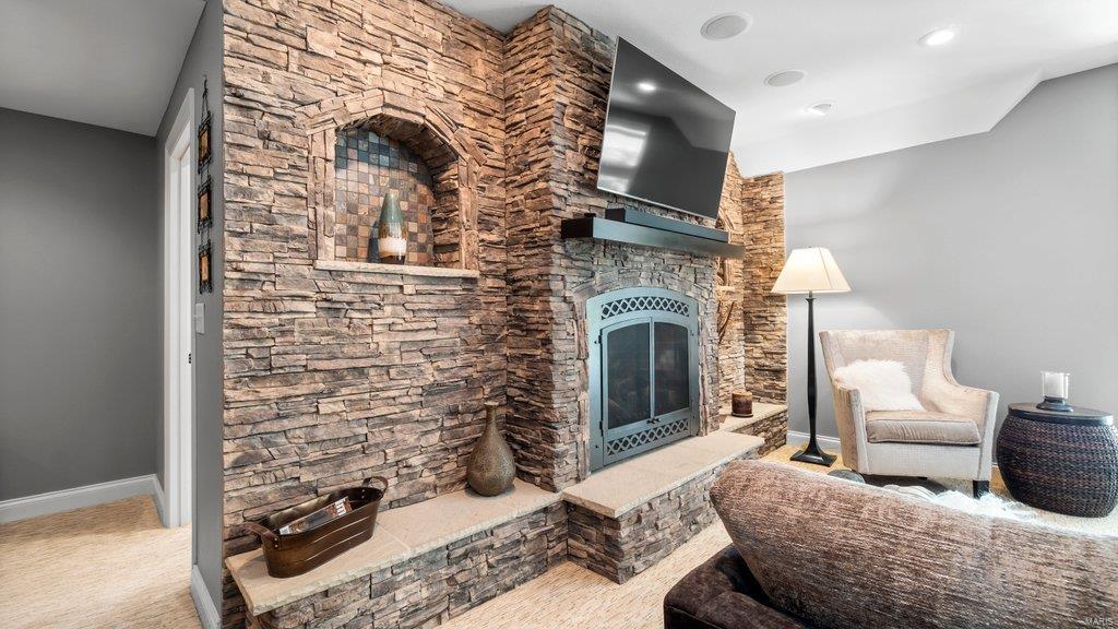 Windwood Lake Estate - Residential