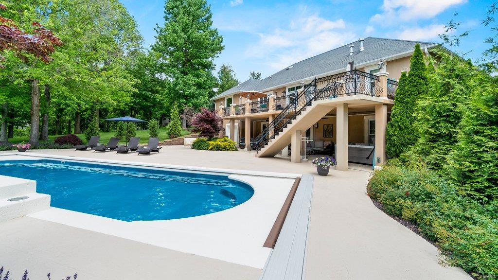 Windwood Lake Estate - Residential