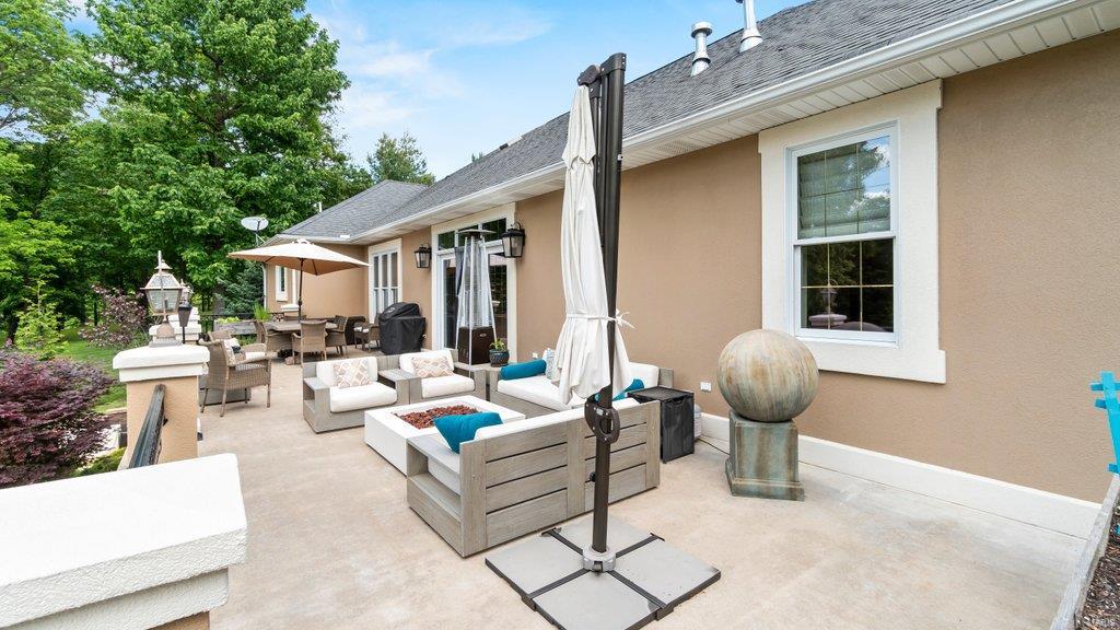 Windwood Lake Estate - Residential