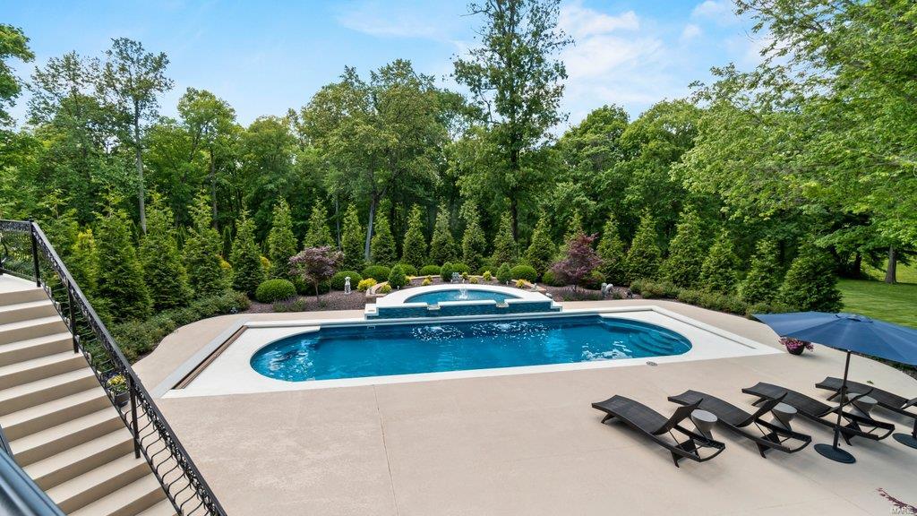 Windwood Lake Estate - Residential