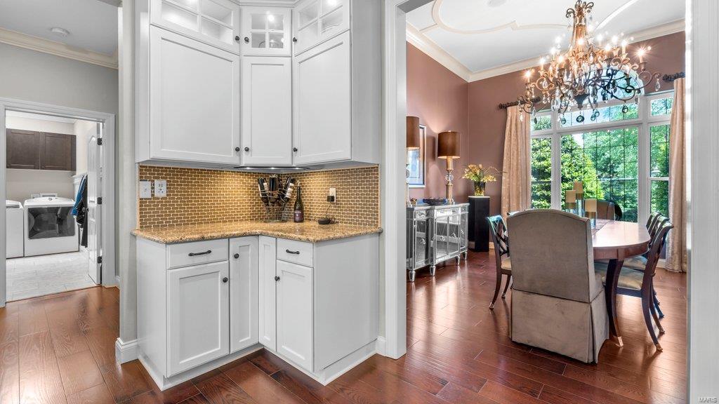 Windwood Lake Estate - Residential