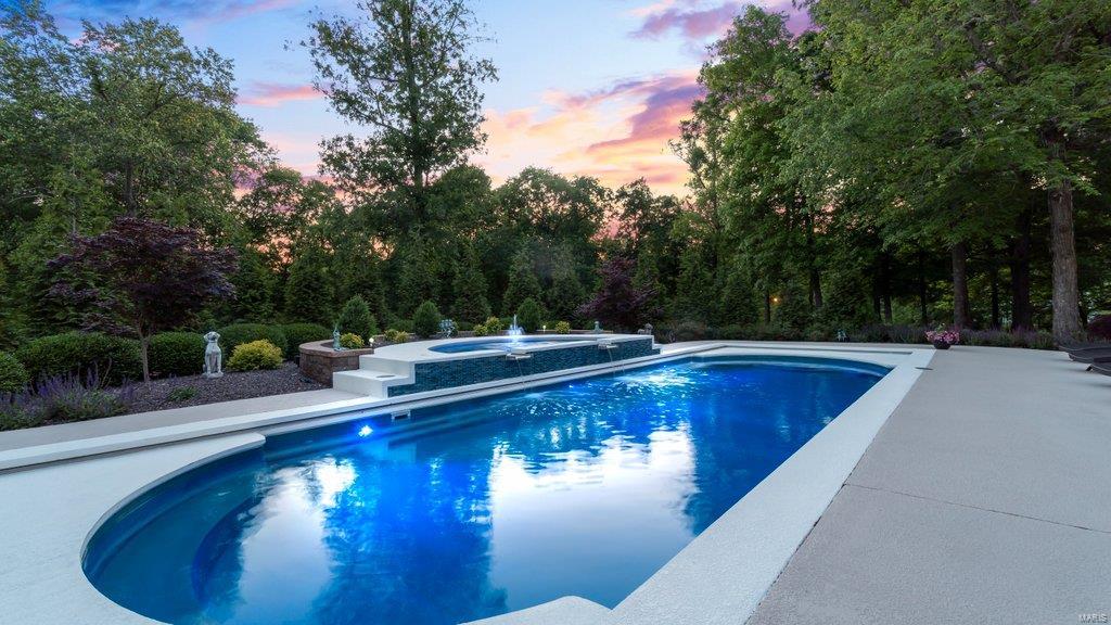 Windwood Lake Estate - Residential