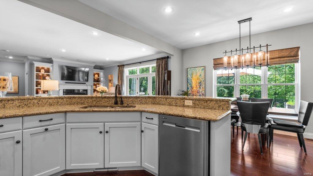 Windwood Lake Estate - Residential